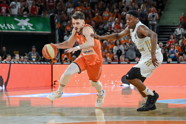 怀森面临着 怀森面临着